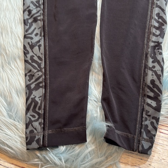 Lululemon Hot To Street Biggie Brushed Animal Coal Black Leggings sz 8 - Picture 11 of 11